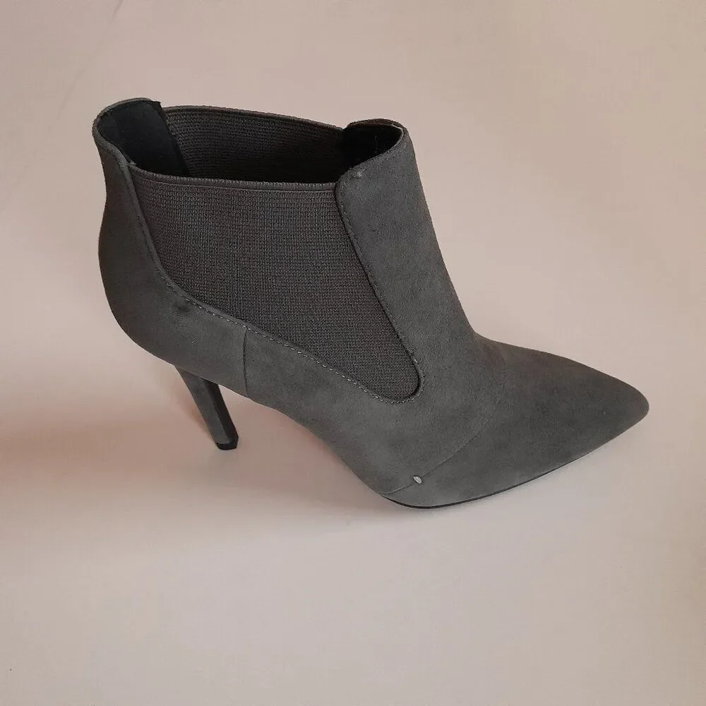 H by Halston Regina Women’s Gray Pointed Toe Stiletto Heel Ankle Booties Size 5M